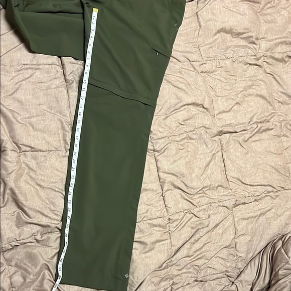 Columbia Green Convertible Cargo Pants with Durable Fabric NWOT 12 long - Picture 10 of 10